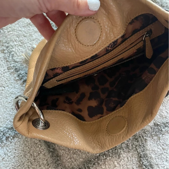 B Makowsky crossbody bag leather tan brown tassel studded purse bag - Picture 14 of 15